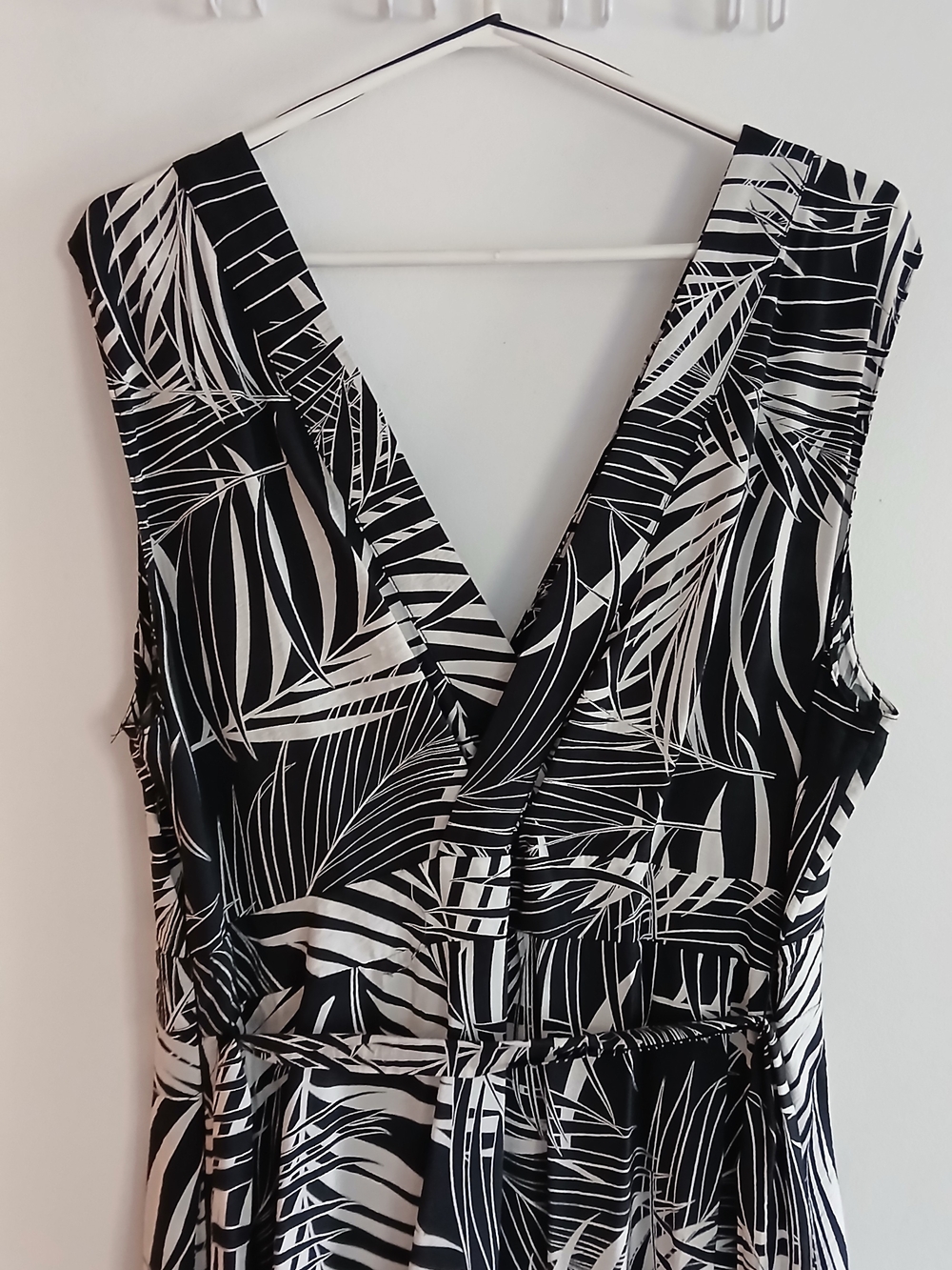 Suzy Shier Black & White Palm-Print V-Neck Modo Sun Dress - Picture 5 of 7